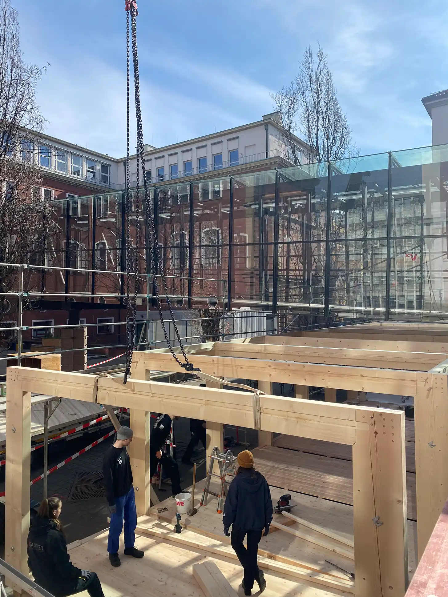 Mit dem neuen »Block 4« entsteht im Innenhof der Hochschule ein zukunftsweisender Holzbaupavillon